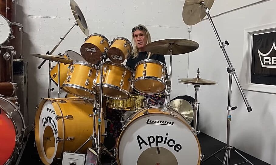 🇬🇧 Nicko McBrain toca a bateria Realistic Rock de Carmine Appice no Museu da Bateria
