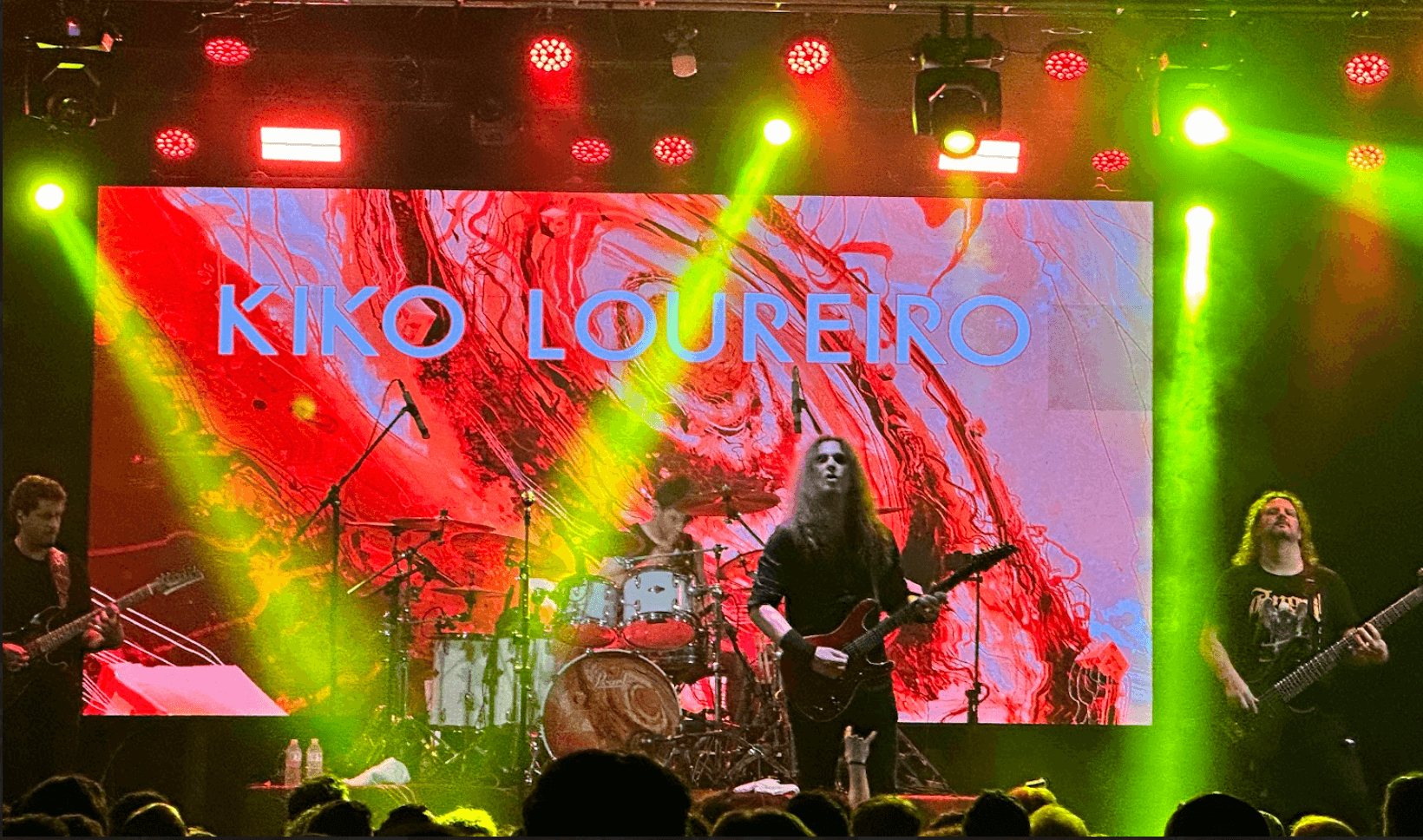 O Trem Azul do Metal: Kiko Loureiro e Marty Friedman Fazem BH Vibrar em Show Lendário